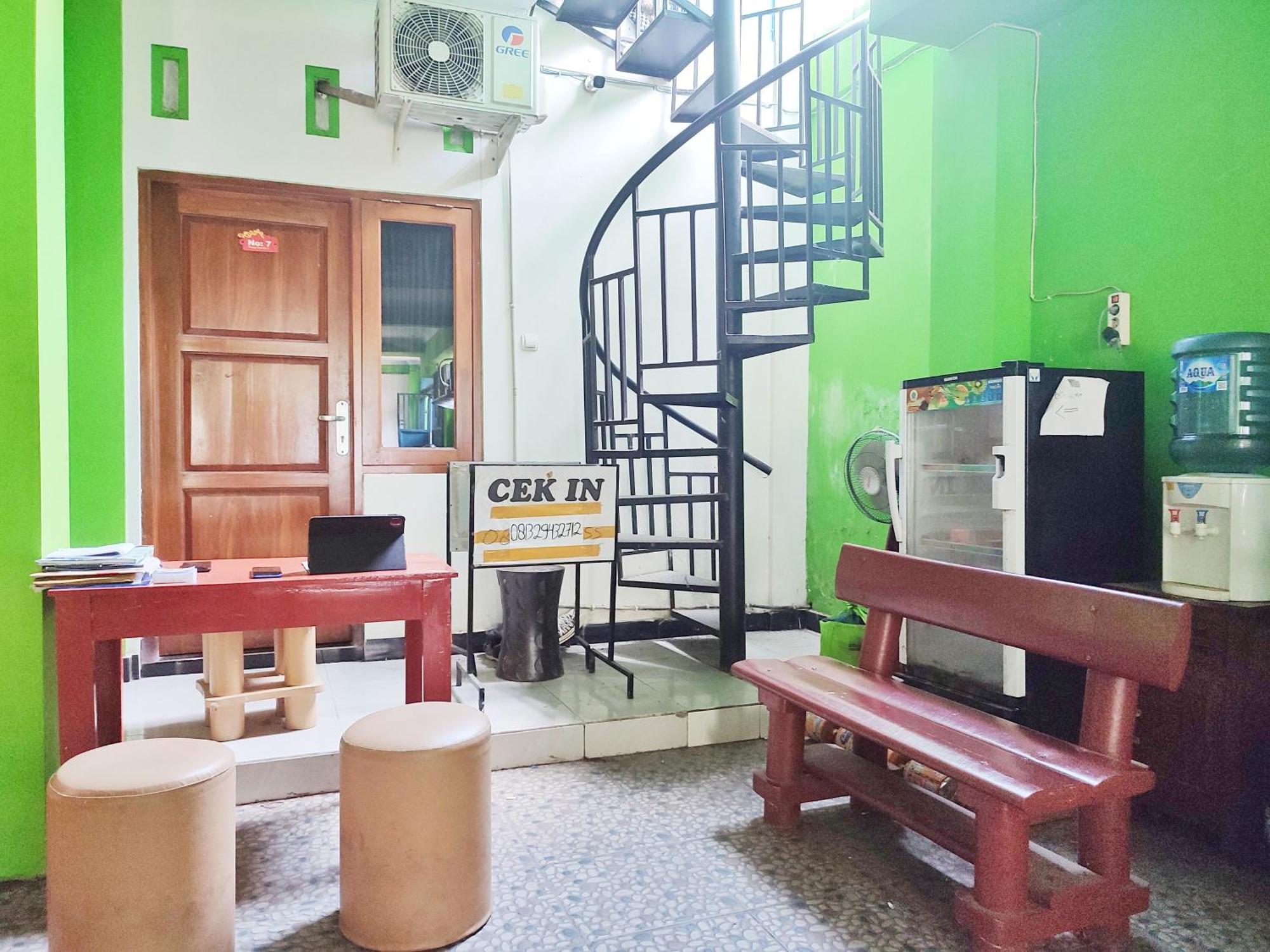Happy Syariah Hotel Near Jombor Mitra Reddoorz 스레맨 외부 사진