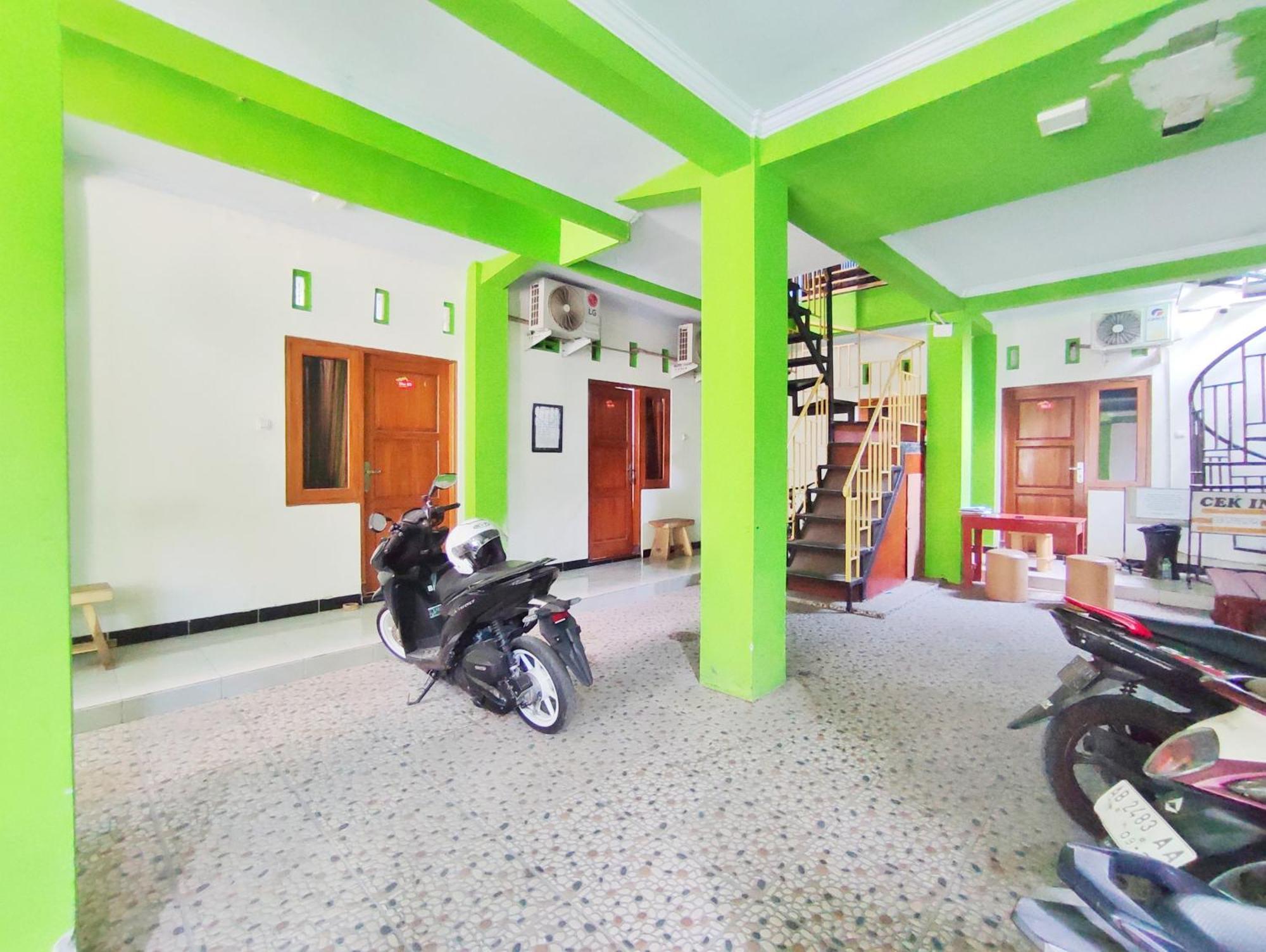 Happy Syariah Hotel Near Jombor Mitra Reddoorz 스레맨 외부 사진